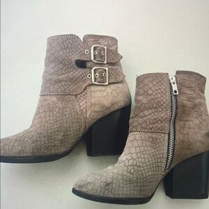 Stylish Tan Ankle Boots